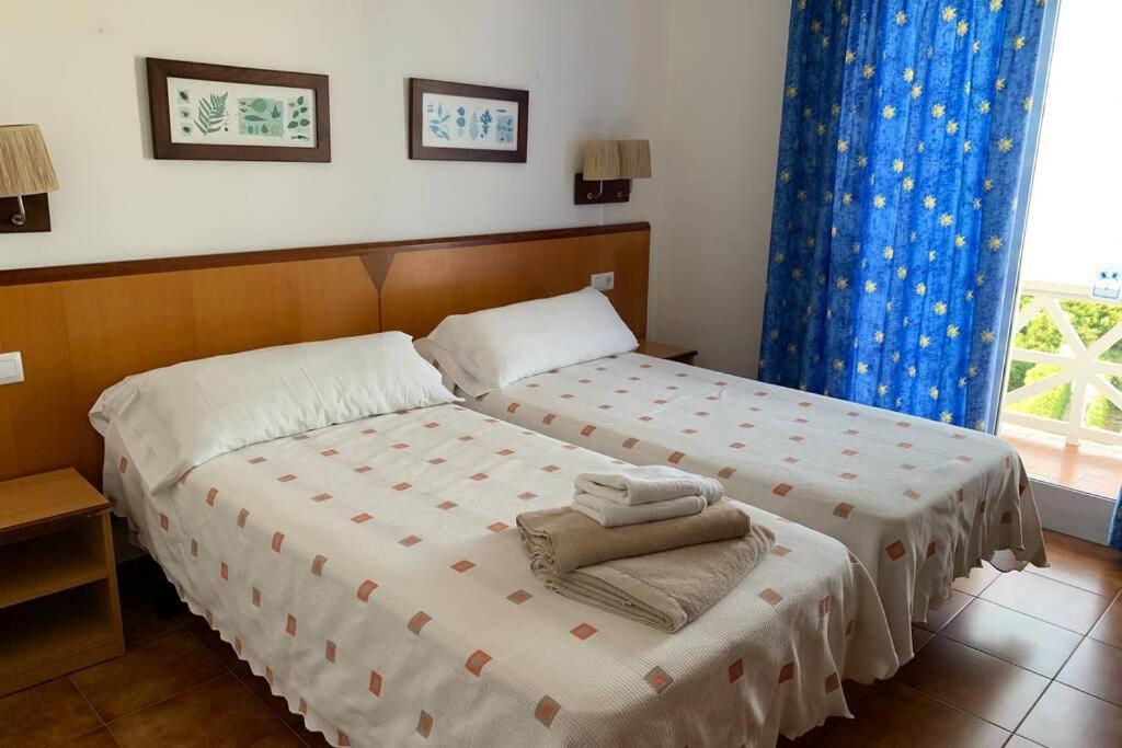 Apartamento En Playa Santo Tomas 1-5 Es Migjorn Gran Eksteriør billede